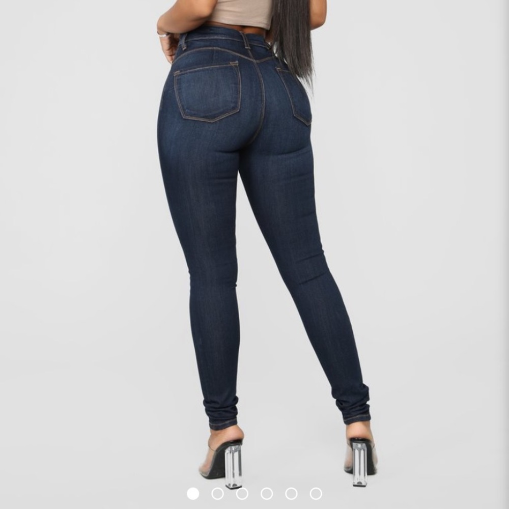 A pair of BRAND NEW fashion nova jeans